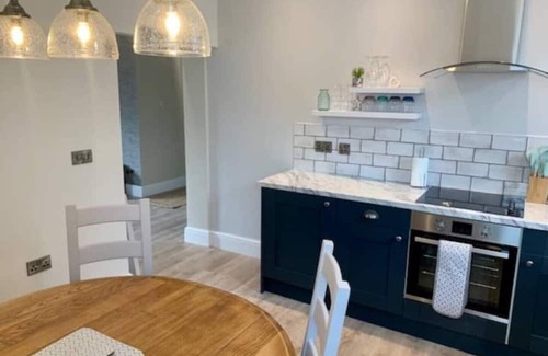 Tideswell Apartamento | The Old Chapel Tideswell Peak District - 2 ensuite bedrooms- ideal for 2 couples