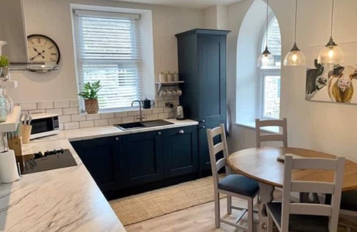 Tideswell Apartamento | The Old Chapel Tideswell Peak District - 2 ensuite bedrooms- ideal for 2 couples