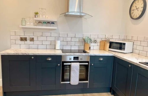 Tideswell Apartamento | The Old Chapel Tideswell Peak District - 2 ensuite bedrooms- ideal for 2 couples