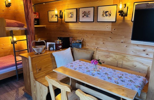 Braunsbedra Chalet De Esquí | Chalet 'Josef' with Private Terrace, Private Garden and Wi-Fi