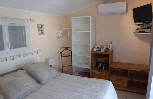 Saint-Drezery Cama Y Desayuno | Bed and Breakfast 'Chez Gaston' with Private Pool, Wi-Fi and Air Conditioning