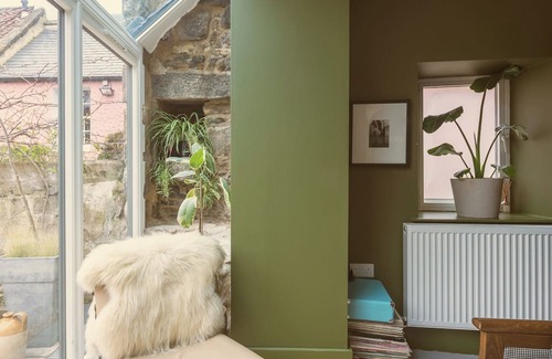 South Queensferry Casa | Historic 1600s townhouse in South Queensferry with Forth Bridge views and easy Edinburgh access.