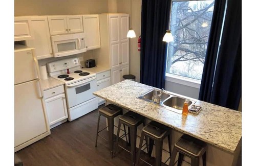 Waterford Valley Casa | Leaside Executive Entire Home