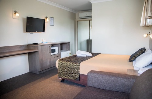 Goulburn Cama Y Desayuno | Lilac City Motor Inn Deluxe Queen Room 11