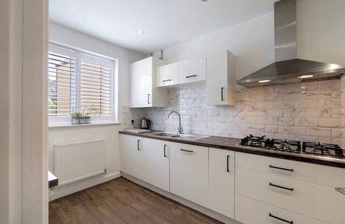Coulsdon West Casa | 4-Bed in Coulsdon 20 min London, 20 min Gatwick 2