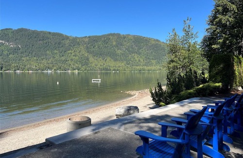 Sicamous Cabina | Family friendly Lakefront resort with boat slip