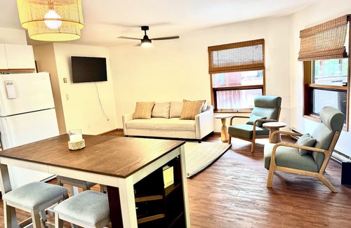 Sicamous Cabina | Family friendly Lakefront resort with boat slip