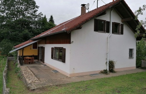 Kaltental Casa | 3-bedroomed holiday house with garden and double garage for up to 6 guests