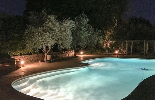 Le Val Casa | Holiday Home 'Au Écuries Du Mas Di Gau' with Shared Pool, Wi-Fi and Air Conditioning