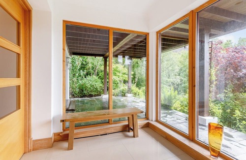 The Braes Cabaña | Corrie Burn Villa is located on Braes of Ullapool with spectacular sea views.