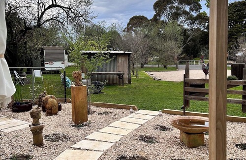 Strathalbyn Apartamento | Hamptons style, studio retreat with light continental breakfast included