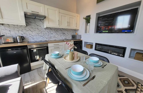 Victorian Quarter Apartamento | Top Location - Newly Refurbed 2BD, Sleeps 6 W/Loft