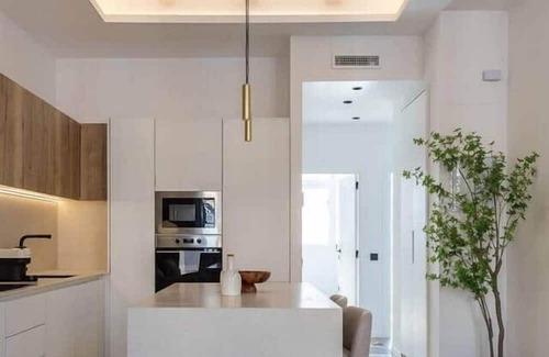 Trinitat Apartamento | Renewed tradition: In front of the river and downtown.