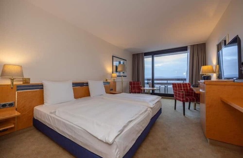 Arnsberg Hotel | Modern Room With Pool And Pets Near Neheim Boutiques