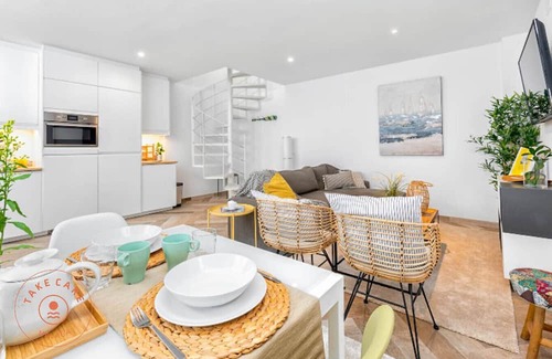 Malaga-Este Chalet De Esquí | Casa con terraza en azotea en la playa - TCM
