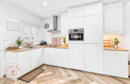 Malaga-Este Chalet De Esquí | Casa con terraza en azotea en la playa - TCM
