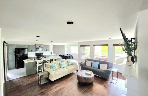 Black Mountain Casa | Kelowna full level luxury 31 minutes to big white ski lifts 16 minute to airport