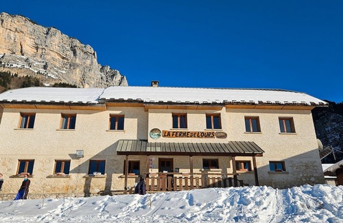 Entremont-le-Vieux Cabaña | Cottage "La Ferme de l’Ours" with Mountain View, Private Terrace and Wi-Fi