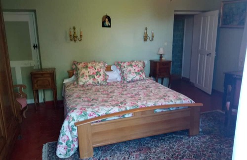 Brignoles Cama Y Desayuno | Room 'Chambre Jules' with Mountain View, Shared Pool and Shared Terrace