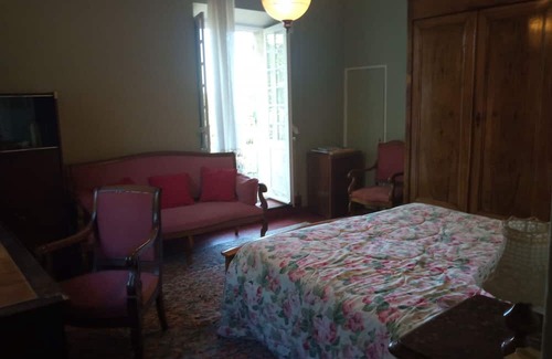 Brignoles Cama Y Desayuno | Room 'Chambre Jules' with Mountain View, Shared Pool and Shared Terrace