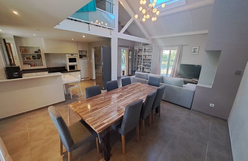 Montseveroux Casa | Quiet country house with swimming pool and lovely views.