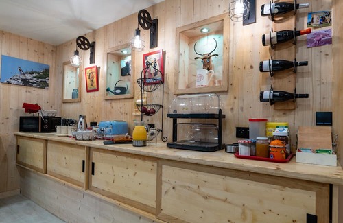 Vassieux-en-Vercors Apartamento | Room 'Les Carlines 2' with Mountain View, Shared Terrace and Wi-Fi