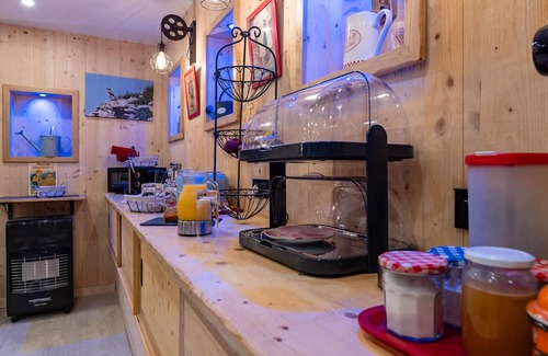 Vassieux-en-Vercors Apartamento | Room 'Les Carlines 3' with Mountain View, Shared Terrace and Wi-Fi