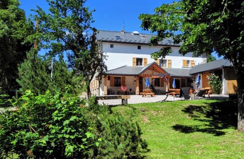 Vassieux-en-Vercors Apartamento | Room 'Les Carlines 6' with Mountain View, Shared Terrace and Wi-Fi