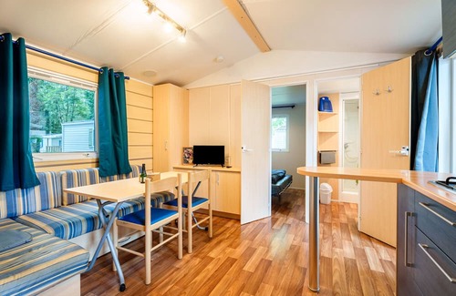 Boofzheim Apartamento | Apartment 'Lydia's Mobilhome' with Shared Pool, Private Terrace and Private Garden