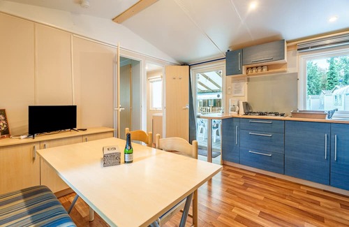 Boofzheim Apartamento | Apartment 'Lydia's Mobilhome' with Shared Pool, Private Terrace and Private Garden