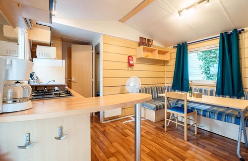 Boofzheim Apartamento | Apartment 'Lydia's Mobilhome' with Shared Pool, Private Terrace and Private Garden