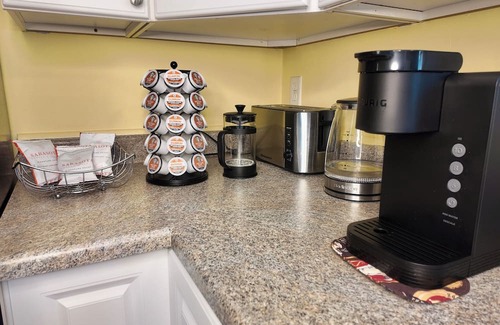 Concord Apartamento | Clean Central Spacious Top Unit w/ Laundry
