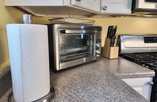 Concord Apartamento | Clean Central Spacious Top Unit w/ Laundry