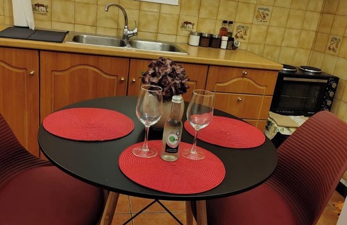Dirfys-Messapia Apartamento | Grandma’s Pine Apartments – Twin-Bed Studio
