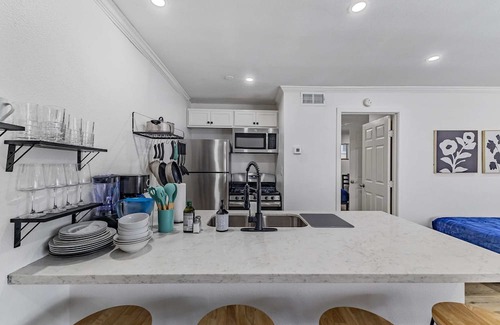 Hyde Park Apartamento | 1BD Luxe Stay, Comfy Beds, Near downtown