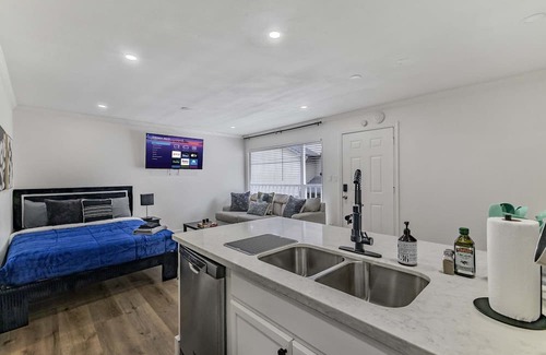 Hyde Park Apartamento | 1BD Luxe Stay, Comfy Beds, Near downtown