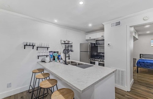Hyde Park Apartamento | 1BD Luxe Stay, Comfy Beds, Near downtown
