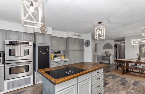 Decatur Casa | Huge Estate Property w/ indoor pool, sauna, hot tub, sleeps up to 28 Weddings!