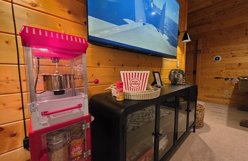 Ellijay Cabina | Serene Ellijay Cabin w/Hot Tub, Firepit, and Sauna