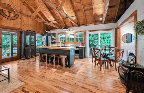 Canton Cabina | RiverRocks Cabin among the Trees. Private Riverfront Rustic/ HotTub
