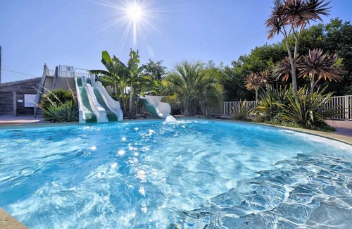 Plobannalec-Lesconil Casa | Camping 3 étoiles - Parc aquatique - eeeech