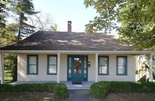 Hillsboro Casa | Historic Blackman-Evans Home