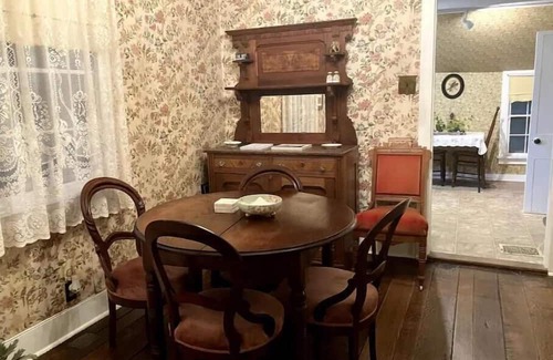 Hillsboro Casa | Historic Blackman-Evans Home