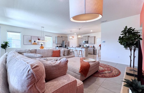 Loughman Casa | Beautiful 5 Bed Pool Home with Game Room-7543OL