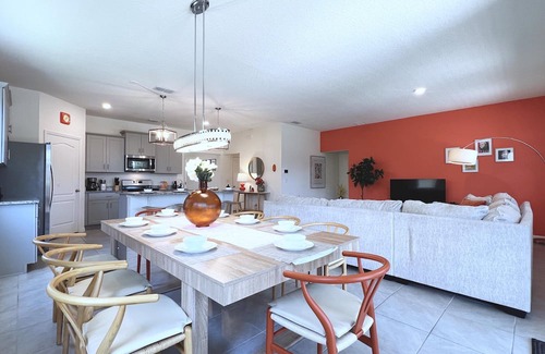 Loughman Casa | Beautiful 5 Bed Pool Home with Game Room-7543OL
