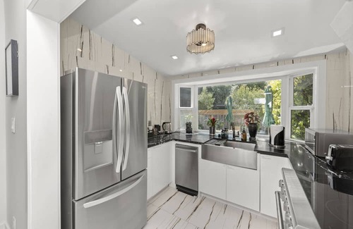Allied Arts Casa | 2BR Home in Menlo Park Near Stanford University!
