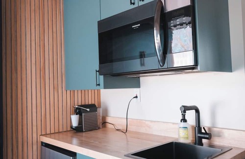 Center City Casa | Nordic Harbor | Room 1 | Acorn Oak