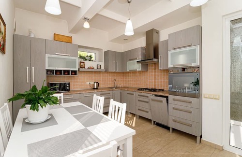 Durlesti Casa | Nice small house with a great view.