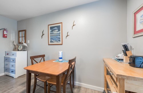 Port Aransas Condominio | Cozy Studio Large Pool w/ a Private Courtyard and a 5 Min Walk to the Beach