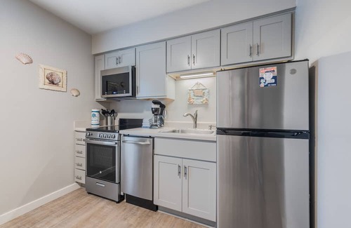 Port Aransas Condominio | Cozy Studio Large Pool w/ a Private Courtyard and a 5 Min Walk to the Beach